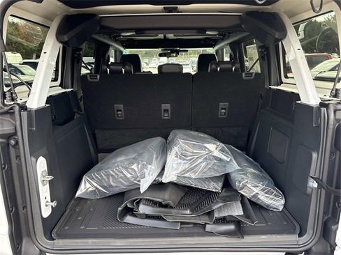 New 2025 Ford Bronco Badlands w/ Sasquatch Package image 13