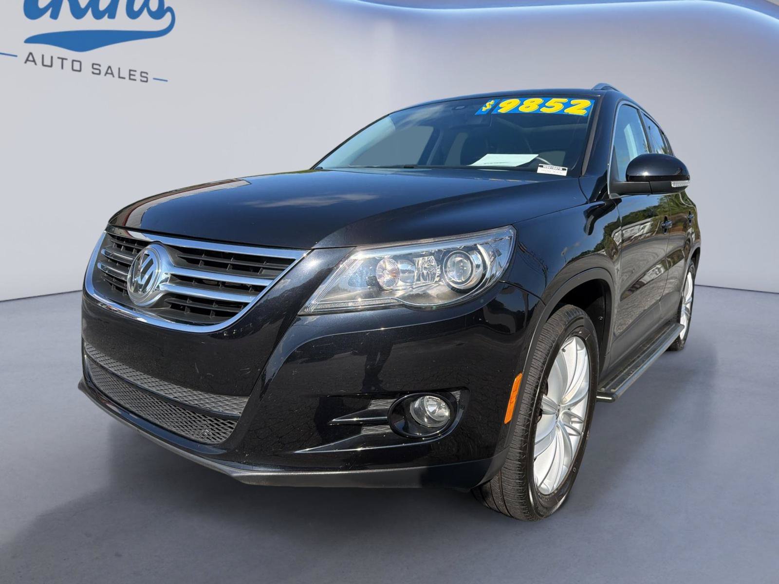 Used 2011 Volkswagen Tiguan SEL AWD/4WD image 1