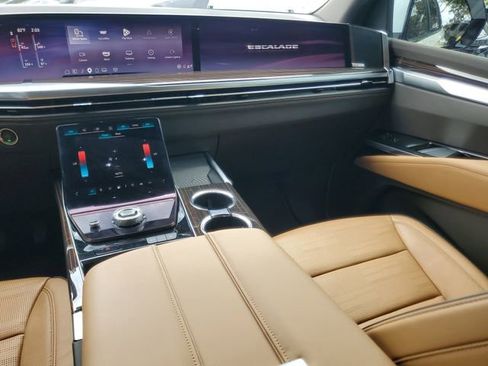Certified 2025 Cadillac Escalade Premium Luxury image 14