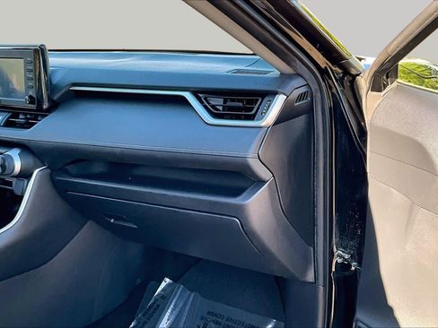 Used 2019 Toyota RAV4 LE w/ All Weather Liner Package FWD image 18