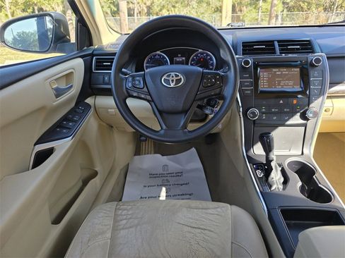 Used 2015 Toyota Camry LE image 7