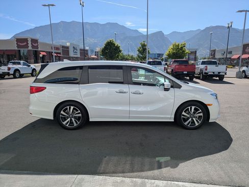 Certified 2023 Honda Odyssey Touring image 2