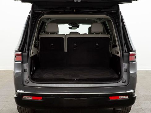 Used 2023 Jeep Wagoneer L Series II image 16