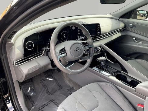 Used 2022 Hyundai Elantra SEL w/ Convenience Package FWD image 16