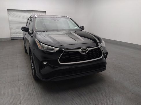 Used 2020 Toyota Highlander XLE FWD image 14