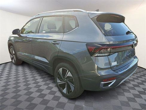 New 2025 Volkswagen Taos SE image 4