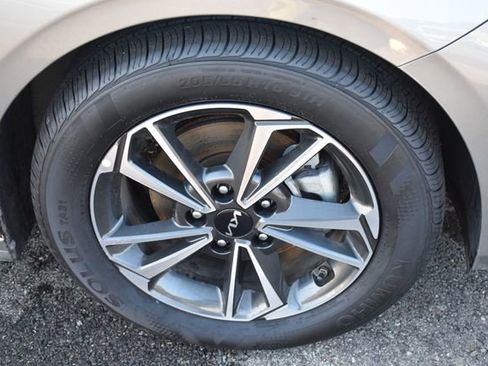 Used 2023 Kia Forte LXS image 11