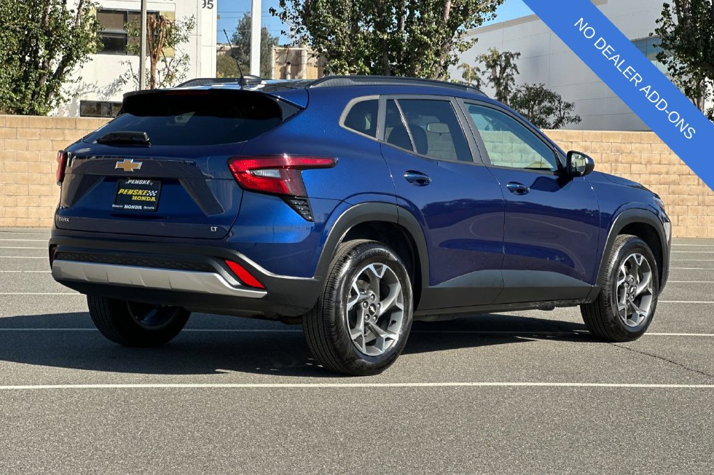 Used 2024 Chevrolet Trax LT w/ Driver Confidence Package FWD image 4