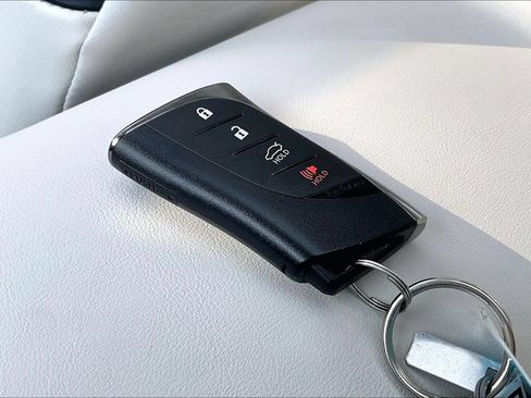 Used 2025 Lexus ES 350 w/ Premium Package FWD image 10