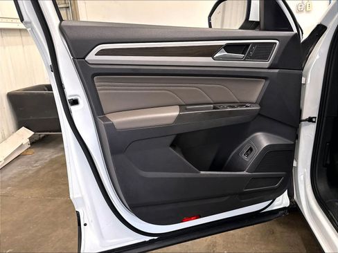 Used 2023 Volkswagen Atlas SE w/ Panoramic Sunroof Package FWD image 23