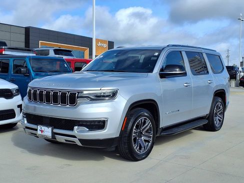 Used 2024 Jeep Wagoneer Series II w/ Flexible Seating Group AWD/4WD image 3