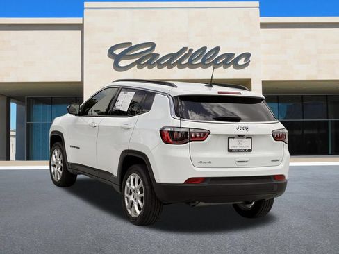 Used 2023 Jeep Compass Latitude AWD/4WD image 7