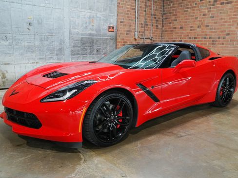 Used 2019 Chevrolet Corvette Stingray Coupe w/ Carbon Flash Badge Package RWD image 34