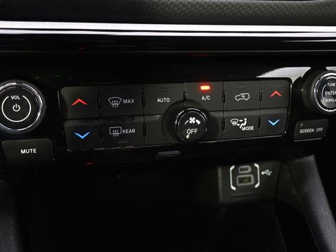 Used 2025 Jeep Compass Trailhawk AWD/4WD image 31