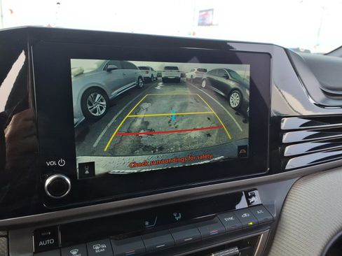 Used 2025 Toyota Camry SE image 20