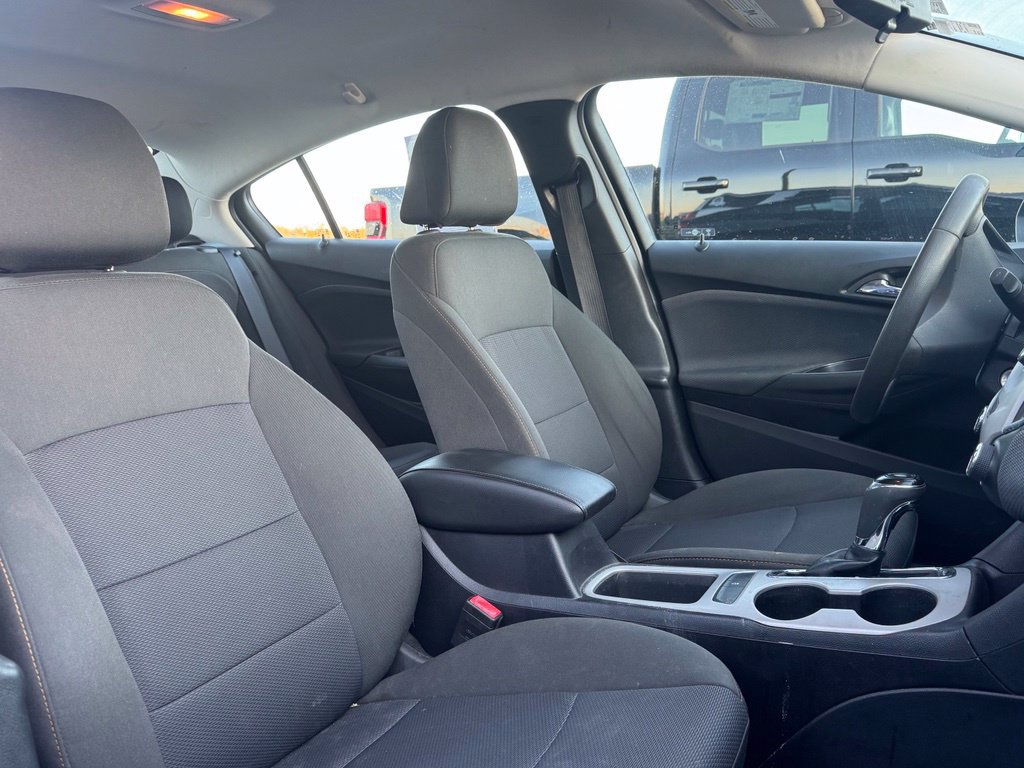 Used 2017 Chevrolet Malibu LT FWD image 14
