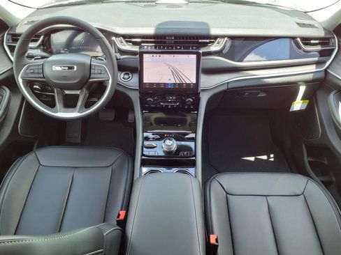 Used 2023 Jeep Grand Cherokee 4WD 4xe image 3