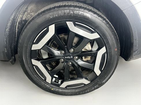 Used 2025 Kia Telluride S image 11