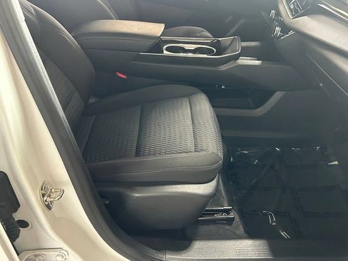 Used 2025 Chevrolet Equinox LT FWD image 36
