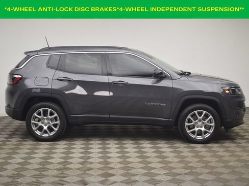 Used 2024 Jeep Compass Latitude AWD/4WD image 13