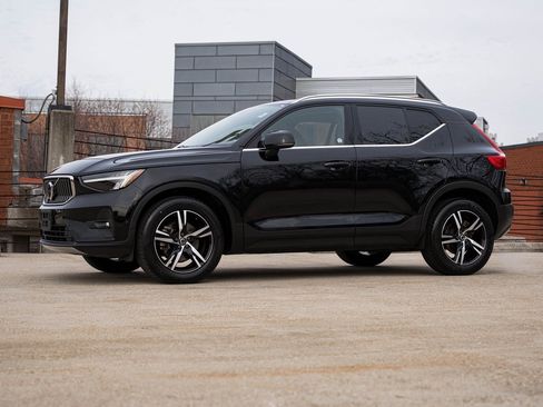 Certified 2023 Volvo XC40 B5 Plus w/ Driver Assist Package image 3
