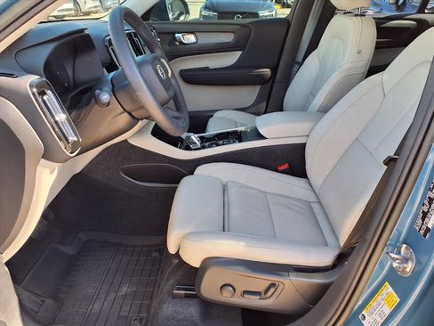 Certified 2023 Volvo XC40 B4 Plus w/ Driver Assist Package image 21