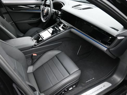 Certified 2025 Porsche Panamera 4 AWD/4WD image 31