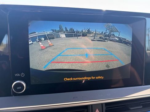 Used 2025 Toyota Prius AWD image 17