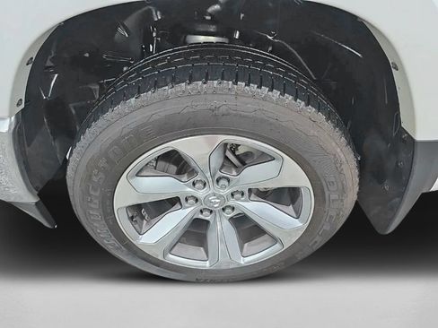 Used 2021 RAM 1500 Limited AWD/4WD image 11