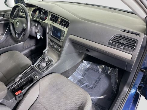 Used 2017 Volkswagen Golf S image 29