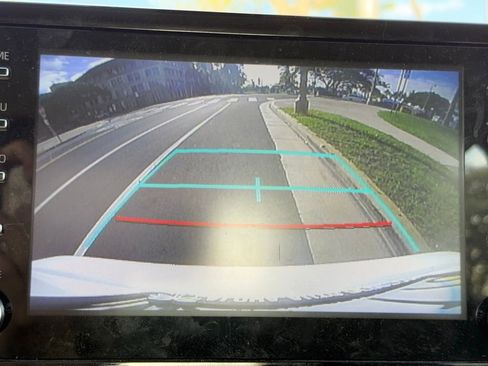 Used 2020 Toyota Corolla LE FWD image 18