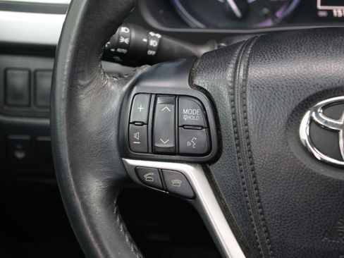 Used 2014 Toyota Highlander XLE image 18