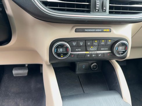 Used 2020 Ford Escape Titanium AWD/4WD image 21