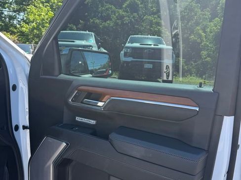 Used 2023 GMC Sierra 1500 Denali AWD/4WD image 16