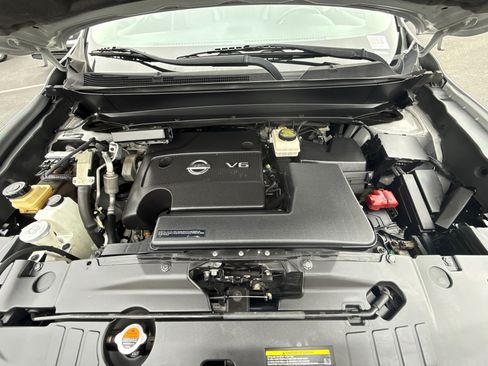 Used 2015 Nissan Pathfinder SL FWD image 7