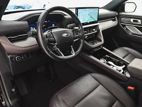 Used 2025 Ford Explorer Platinum w/ LUX Leather Package AWD/4WD image 14