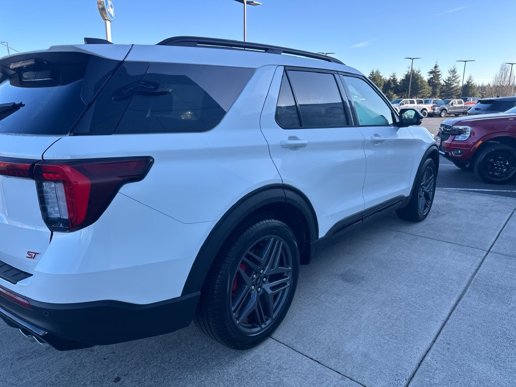Used 2025 Ford Explorer ST AWD/4WD image 4
