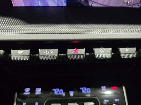 Used 2025 Porsche 911 Carrera image 30