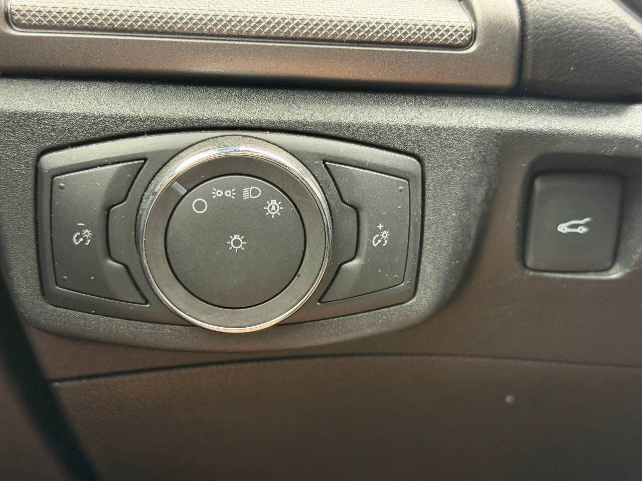 Used 2020 Ford Fusion SE FWD image 17