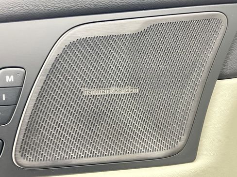 New 2026 Volvo XC60 B5 Ultra w/ Protection Package Premier image 11