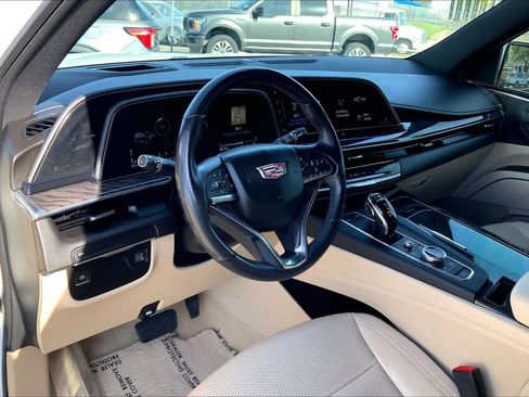 Used 2021 Cadillac Escalade ESV Premium Luxury w/ LPO, Illumination Package image 18