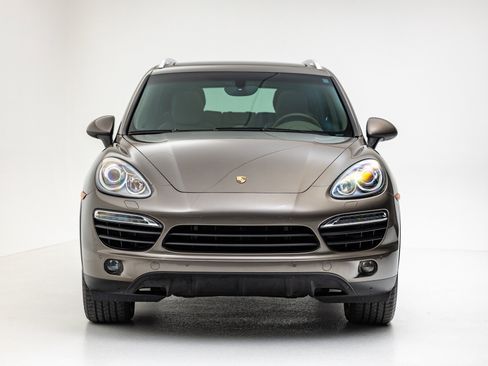 Used 2014 Porsche Cayenne S image 3