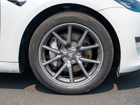 Used 2019 Tesla Model 3 Standard Range Plus RWD image 6