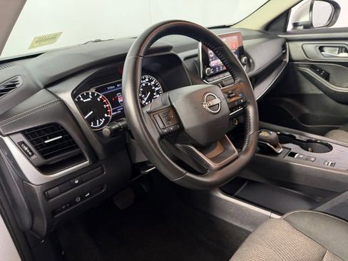 Used 2025 Nissan Rogue SV FWD image 20