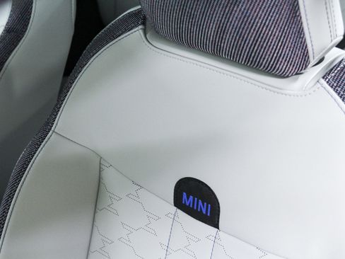 New 2026 MINI Cooper 2-Door Hardtop image 25