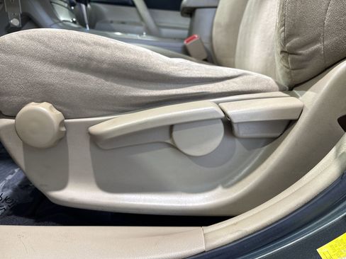 Used 2013 Toyota Highlander Plus image 12