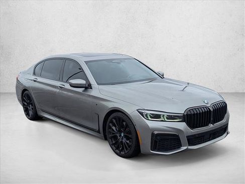 Used 2021 BMW 740i w/ Luxury Rear Seating Package RWD image 3