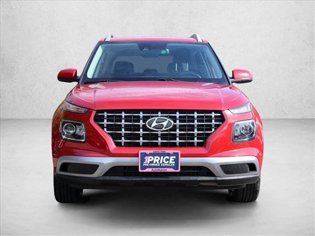 Used 2022 Hyundai Venue SEL FWD image 2