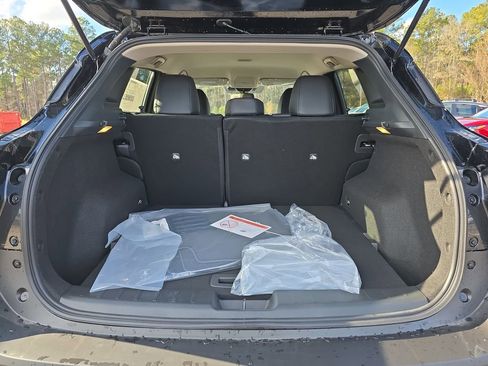 New 2026 Nissan Kicks SR image 15