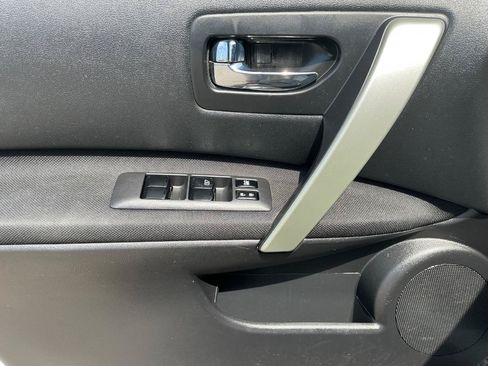 Used 2010 Nissan Rogue SL AWD/4WD image 16